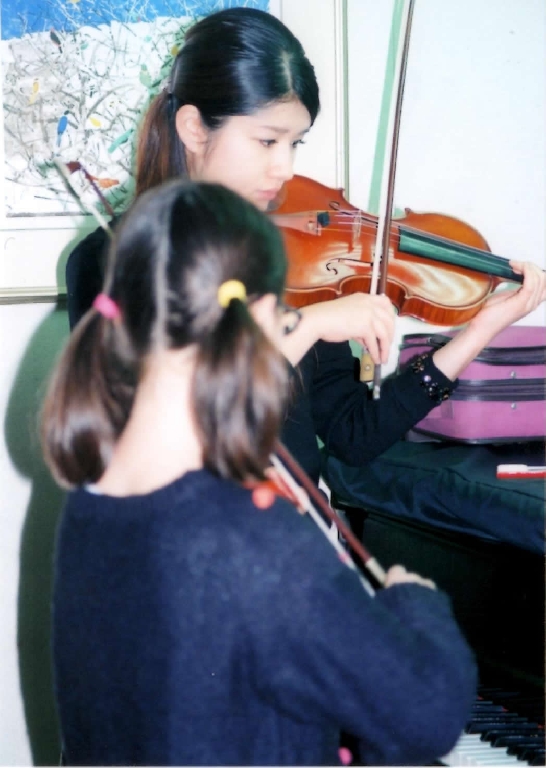 バイオリン科(赤星講師)レッスン風景。